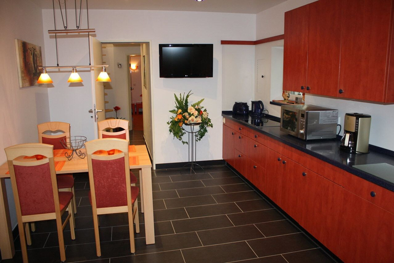 Others 4, Die Hotelalternative, Solingen