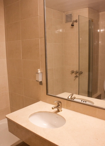 Bathroom 5, Hotel Royal Princess, Capital