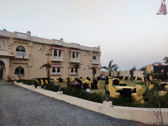 Exterior & Views