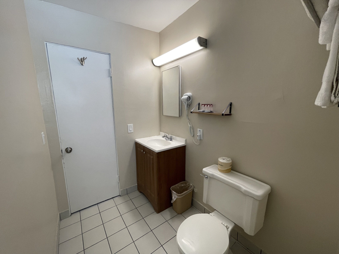 Bathroom 3, Travel Inn, El Dorado