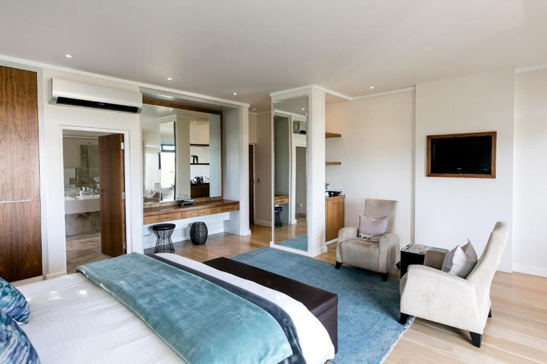 Bedroom 2, Selkirk House, Overberg