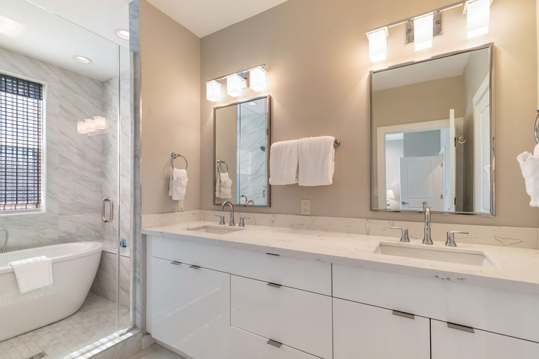 Bathroom 4, Modern Townhouse w Balcony, Orleans