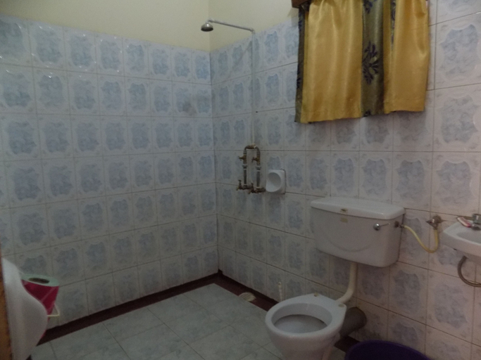 Bathroom 3, Kirigime Guest House, Kabale