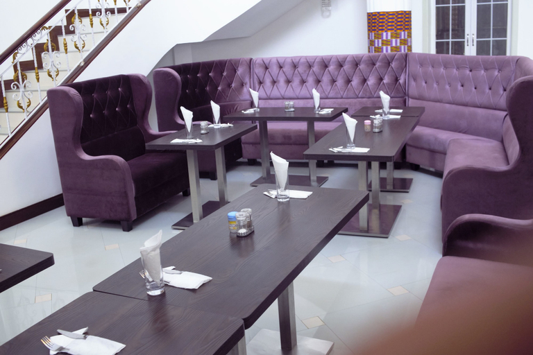 Food & Drinks, Kingsbridge Royale Hotel, Tema