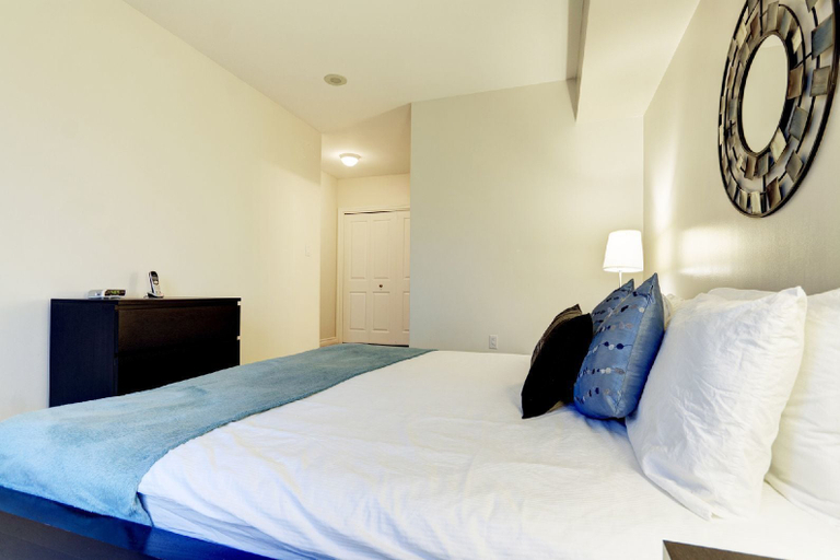 Bedroom 3, Corporate Stays 50 Laurier Apartment, Ottawa
