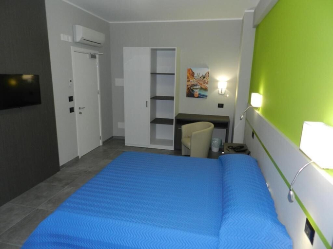 Bedroom 2, Erasmus Hotel, Caltanissetta