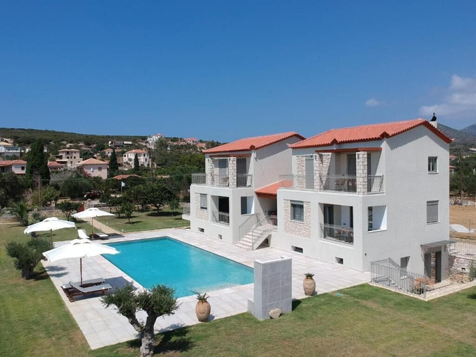 Exterior & Views 2, Carlos Mansion Luxury Suites, Peloponnese
