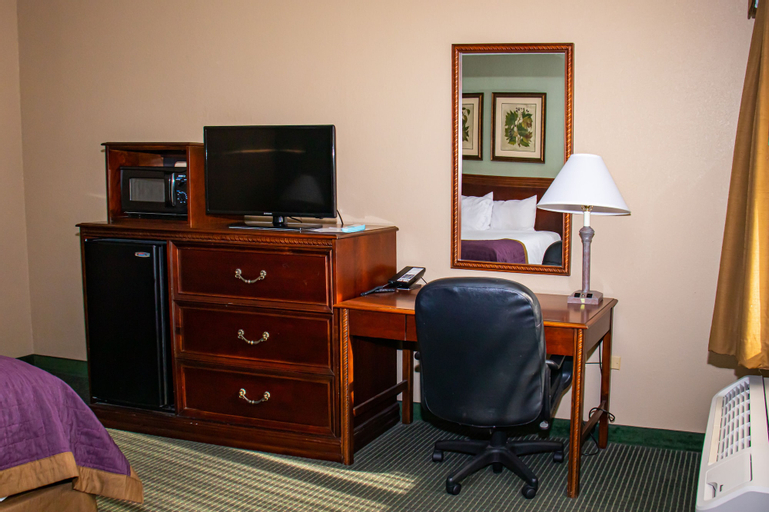 Bedroom 3, Bay Mountain Inn, Swain
