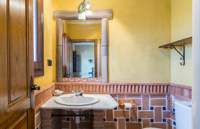 Bathroom 4, Cortijo Moyano, Granada