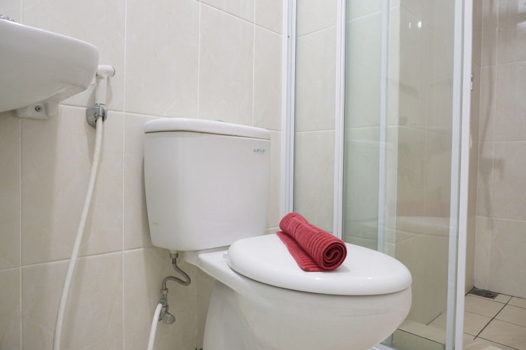 Bathroom 2, Comfort And Simply 2Br At M-Town Residence Apartment, Tangerang