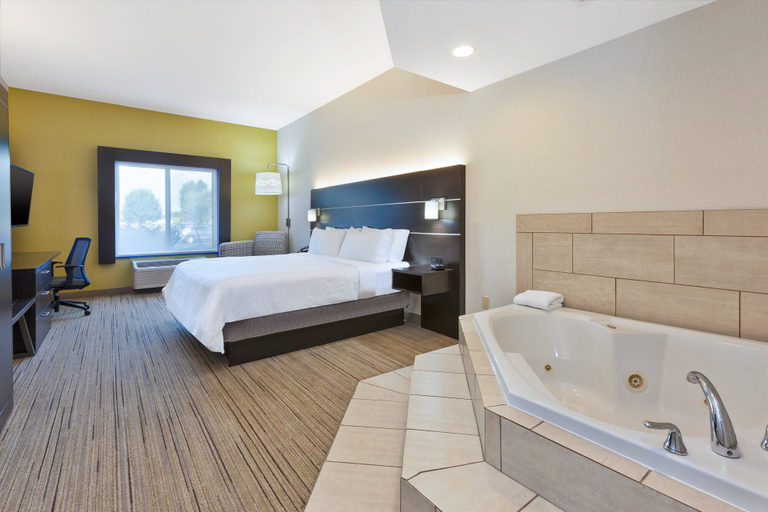 Bedroom 3, Holiday Inn Express & Suites CLEVELAND-RICHFIELD by IHG, Summit