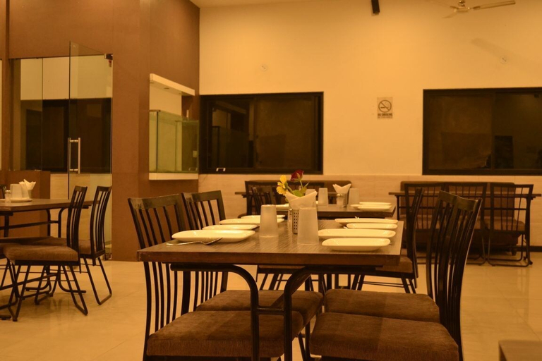 Food & Drinks 5, Hotel Safari Lodge, Chandrapur