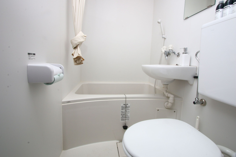 Bathroom 3, Marnix Classic Harborview Pension, Yaese
