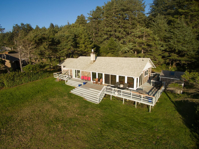 Exterior & Views 2, Bears Head, Clatsop
