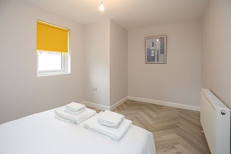 Bedroom 3, No 1 Luxury Service Accommodation, Belfast