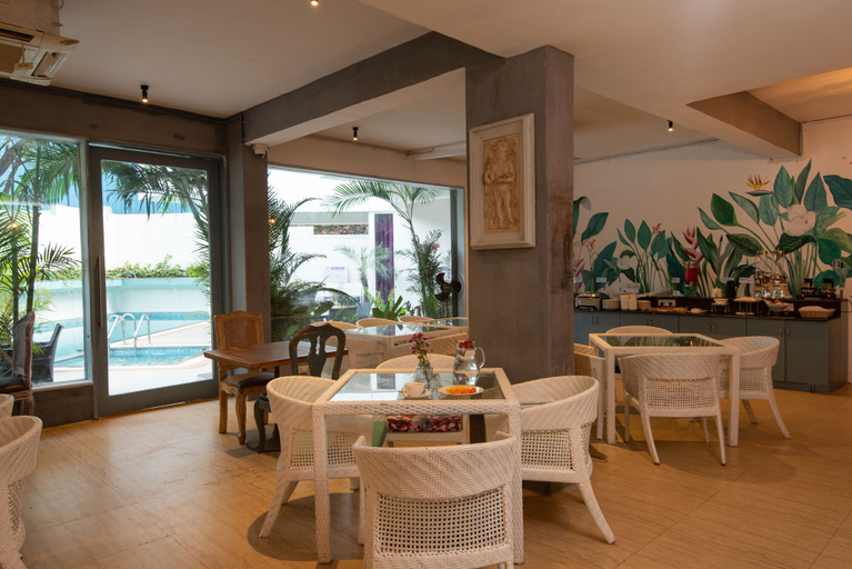 Food & Drinks 5, Living Room by Seasons Hotels, North Goa