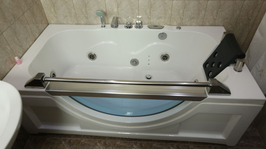 Bathroom 3, Avan Plaza, Yerevan