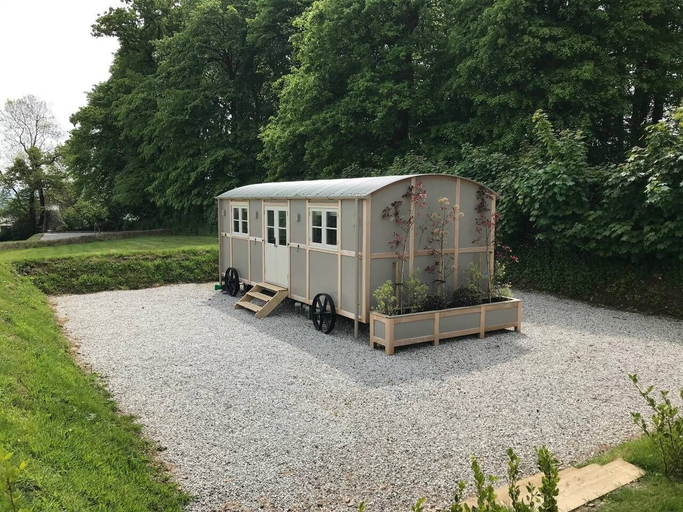 Exterior & Views 2, 5 Luxury Shepherds Hut Mobile Home, Devon