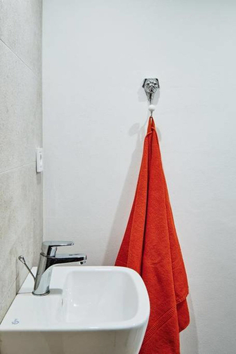 Bathroom 3, Funky Flat, Stolichna