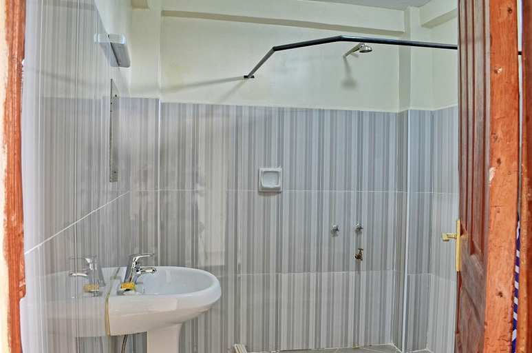 Bathroom 3, Itibo Resort, Bonchari