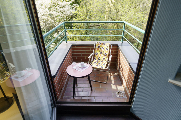 Exterior & Views 4