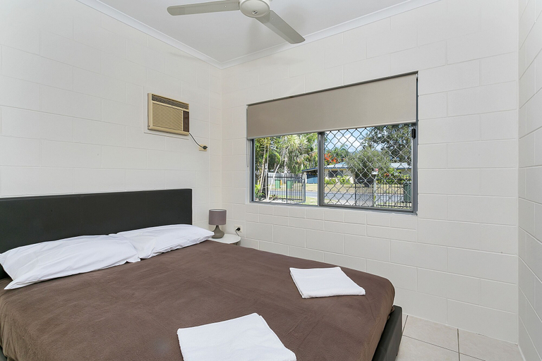 Bedroom 2, Connemara, Cairns