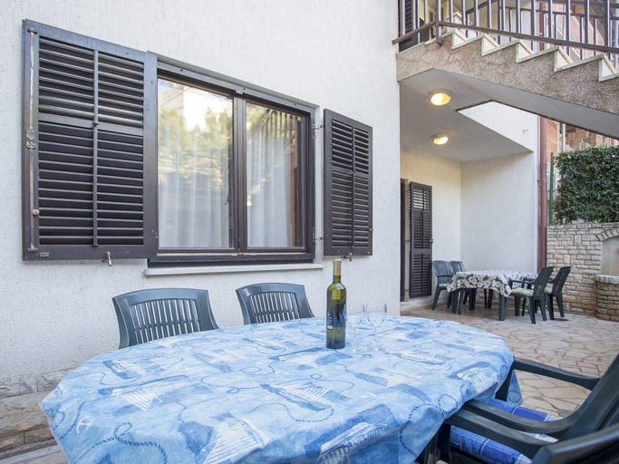 Others 5, Apartment 51, Pula