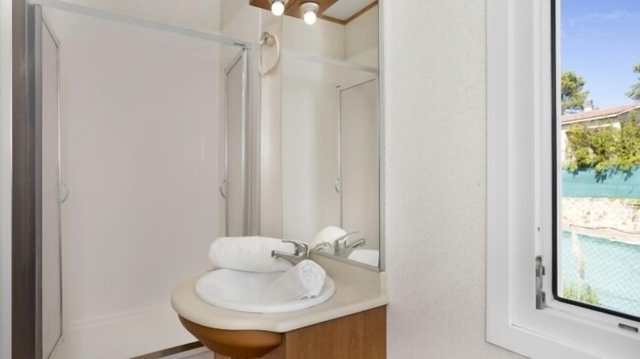 Bathroom 3, Villa Araceli, Girona