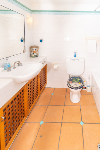 Bathroom 4, Beach House Cairns, Cairns