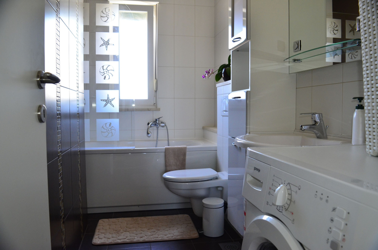 Bathroom 5, Apartment Trogir, Trogir