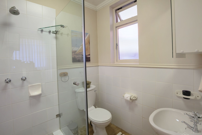 Bathroom 3, Oppiesee Selfcatering Apartments, Eden