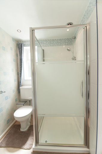 Bathroom 3, Watford stays - 4bed house, Hertfordshire