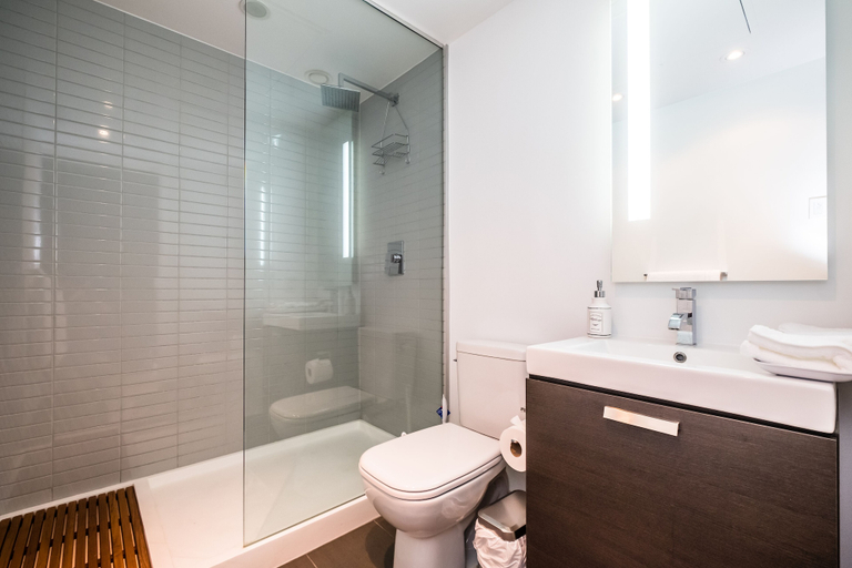 Bathroom 4, King Street Executive Suites, Toronto