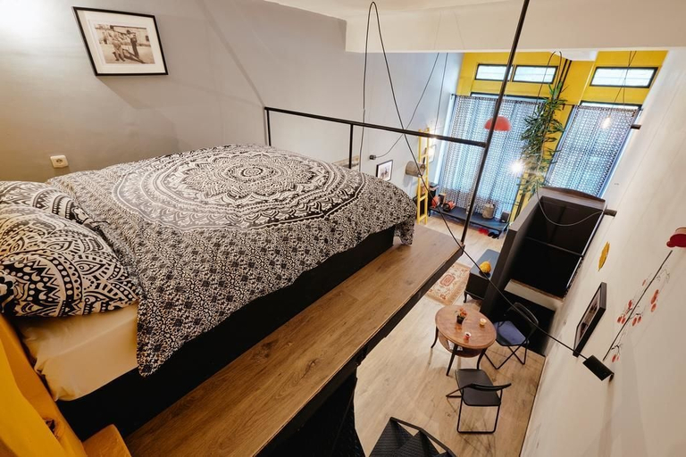 Bedroom 2, Funky Flat, Stolichna