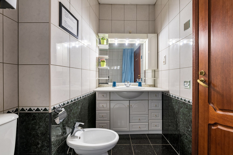 Bathroom 4, Spb2day Nevsky 18, Sankt-Peterburg gorsovet
