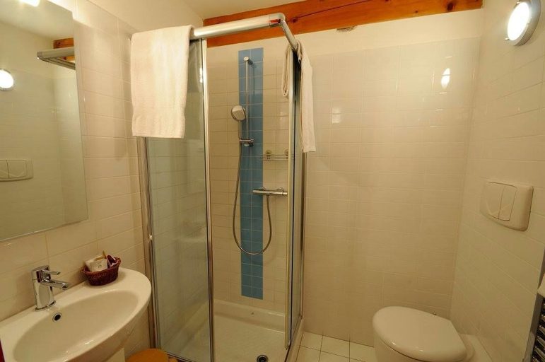 Bathroom 3, Albergo Due Fiumi, Pordenone
