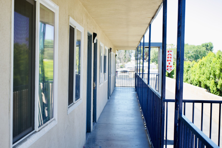 Others 5, Red Carpet Motel, San Bernardino