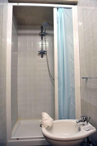 Bathroom 5, B&B Al Teatro, Ragusa