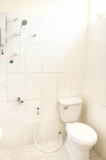 Bathroom, Visal Sak, Kaeb