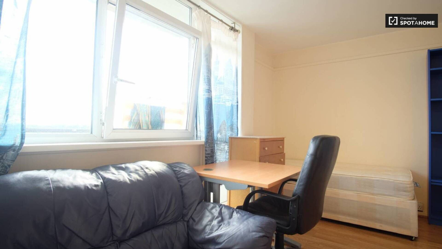 Others 4, 2-bed Apartment in London Woolwich, London