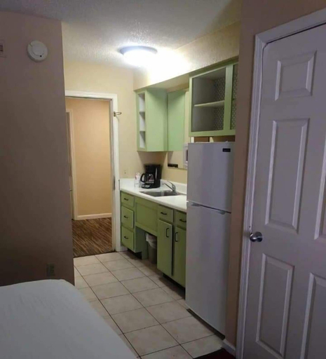 Others 5, Hospitality Inn, Duval