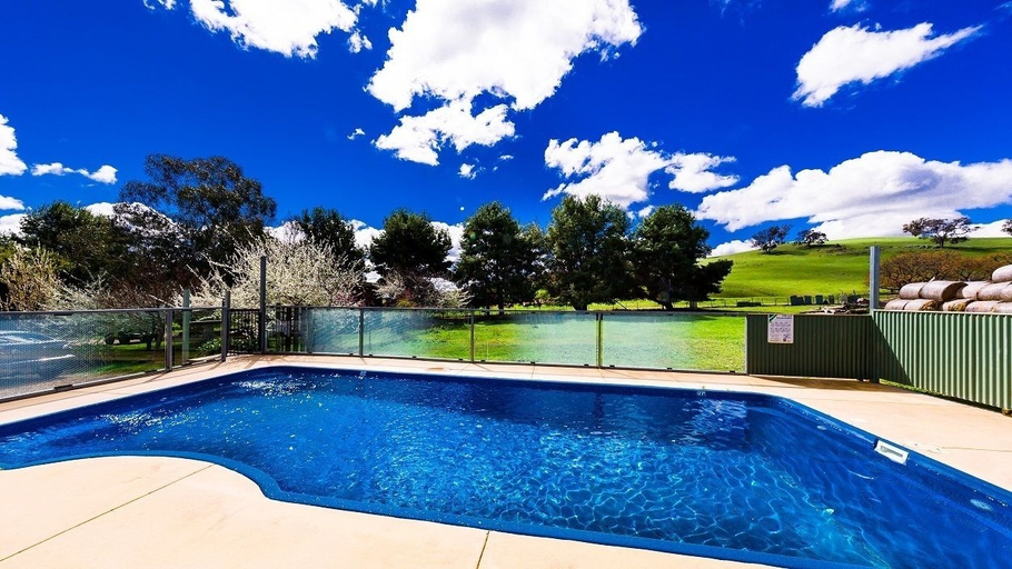 Sport & Beauty 3, Hillview Farmstay, Gundagai