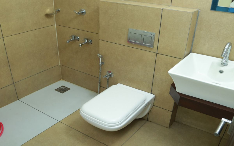 Bathroom 3, Hotel Brahmaputhra, Thrissur