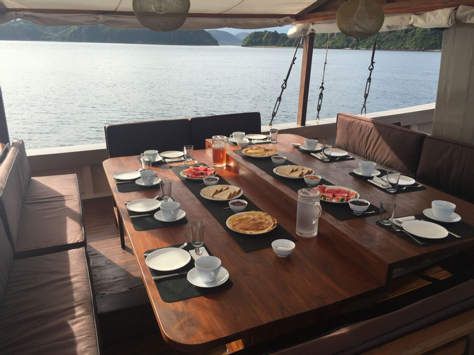 Food & Drinks, Perjuangan Boat 2, West Manggarai