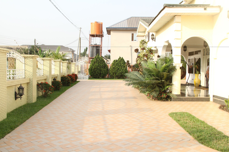 Exterior & Views 2, Kingsbridge Royale Hotel, Tema