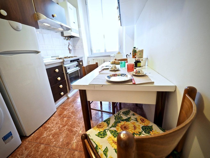 Private kitchen 2, Comoda Centrale Casa Ravasco, Genova