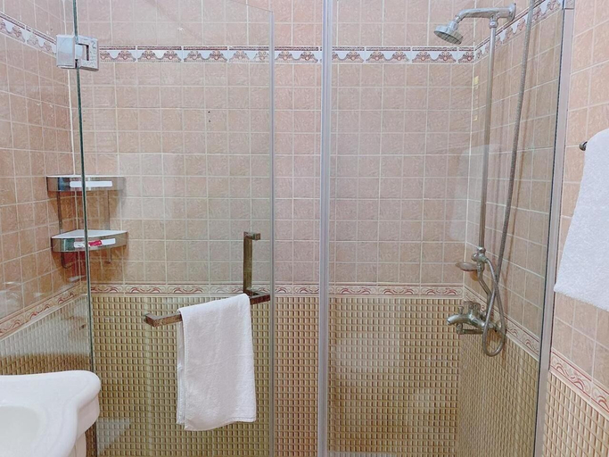 Bathroom 5, Savoy Inn, Islamabad
