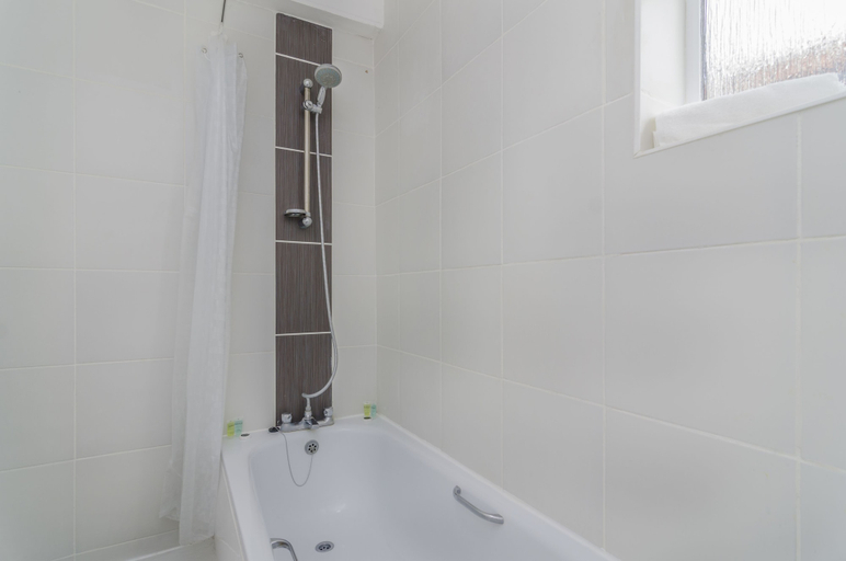 Bathroom 4, The Rock Apartments, London
