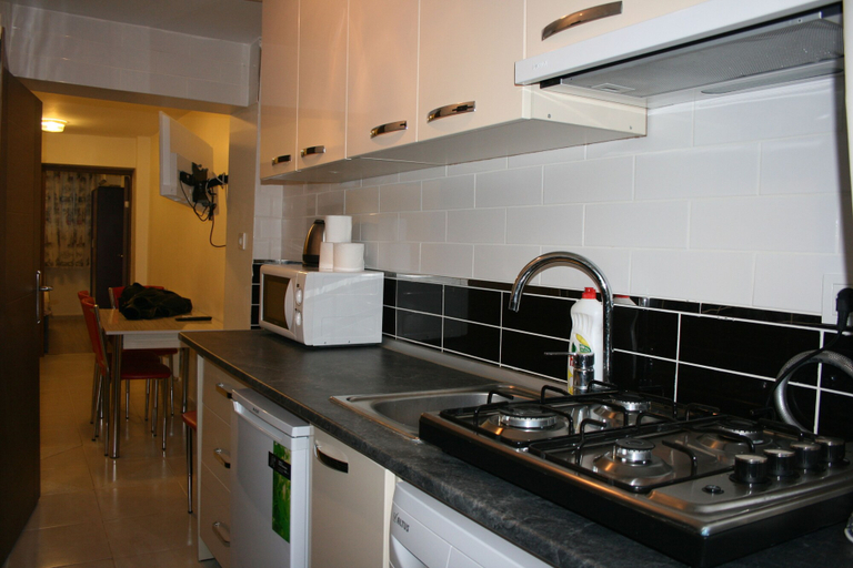 Others 5, Mete Apartments, Fatih