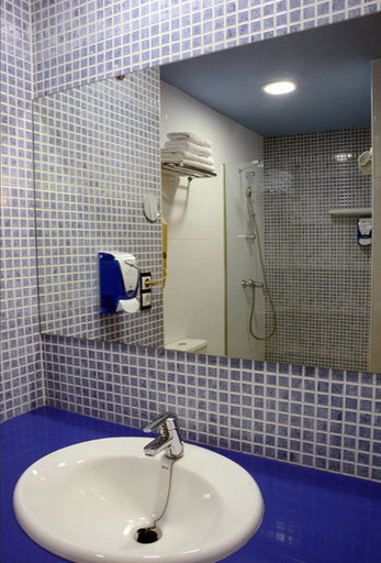 Bathroom 5, Hotel Grecs, Girona